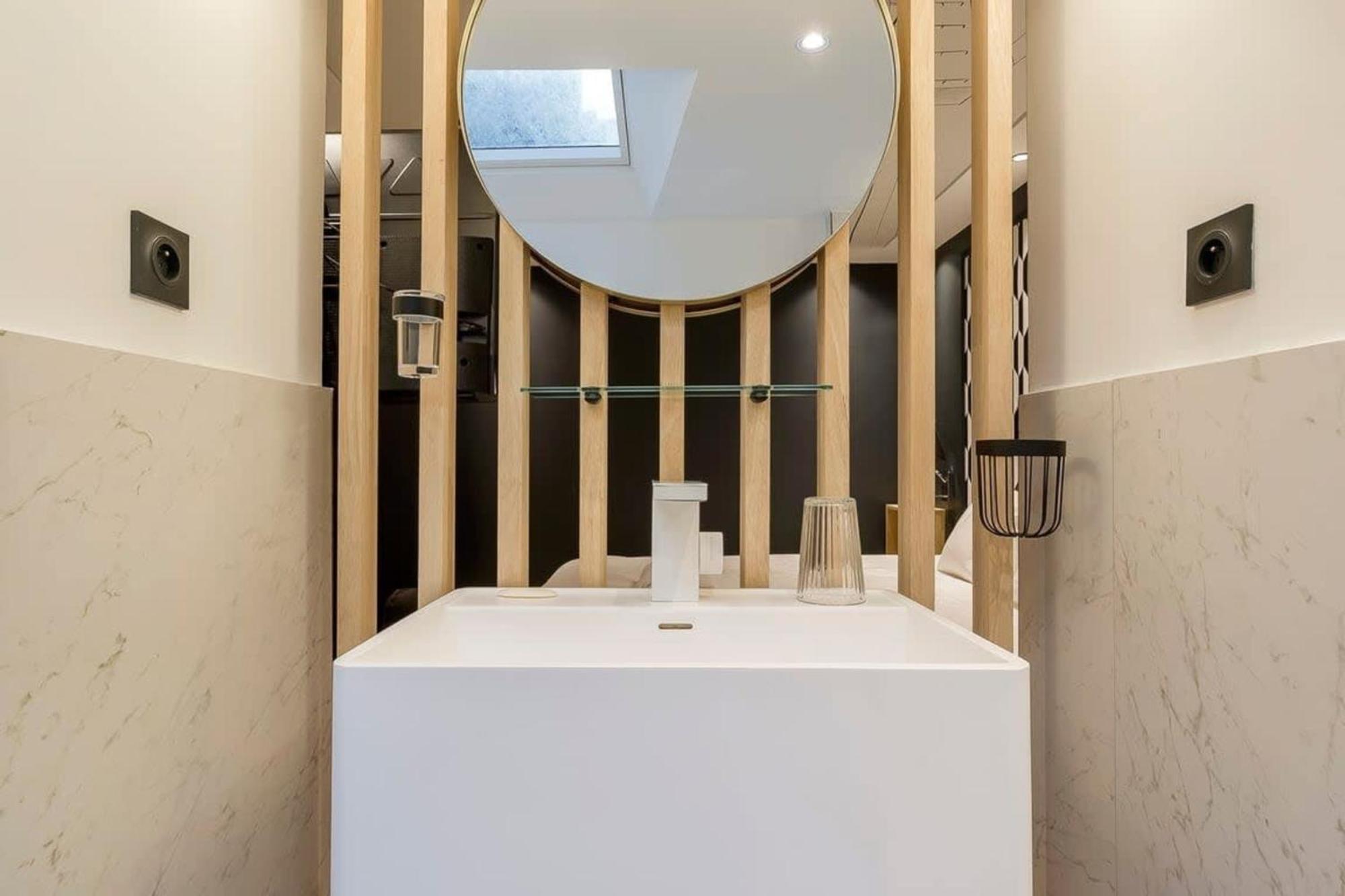 Victor Hugo Romantic Suite - Sauna Et Balneo Lyon Exterior photo